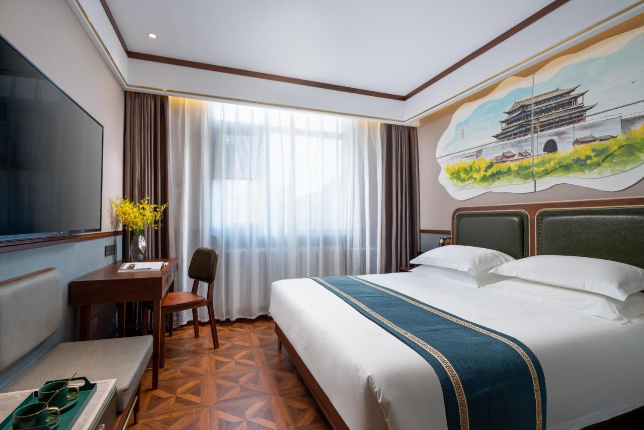 Nostalgia S Near Xidan Financial Street-central Conservatory Of Music, Tian'anmen Square, The Capital Museum, 10 Minutes Away From West Railway Station, Free Ice Cream, Coffee And Laundry Service Hotel 4*