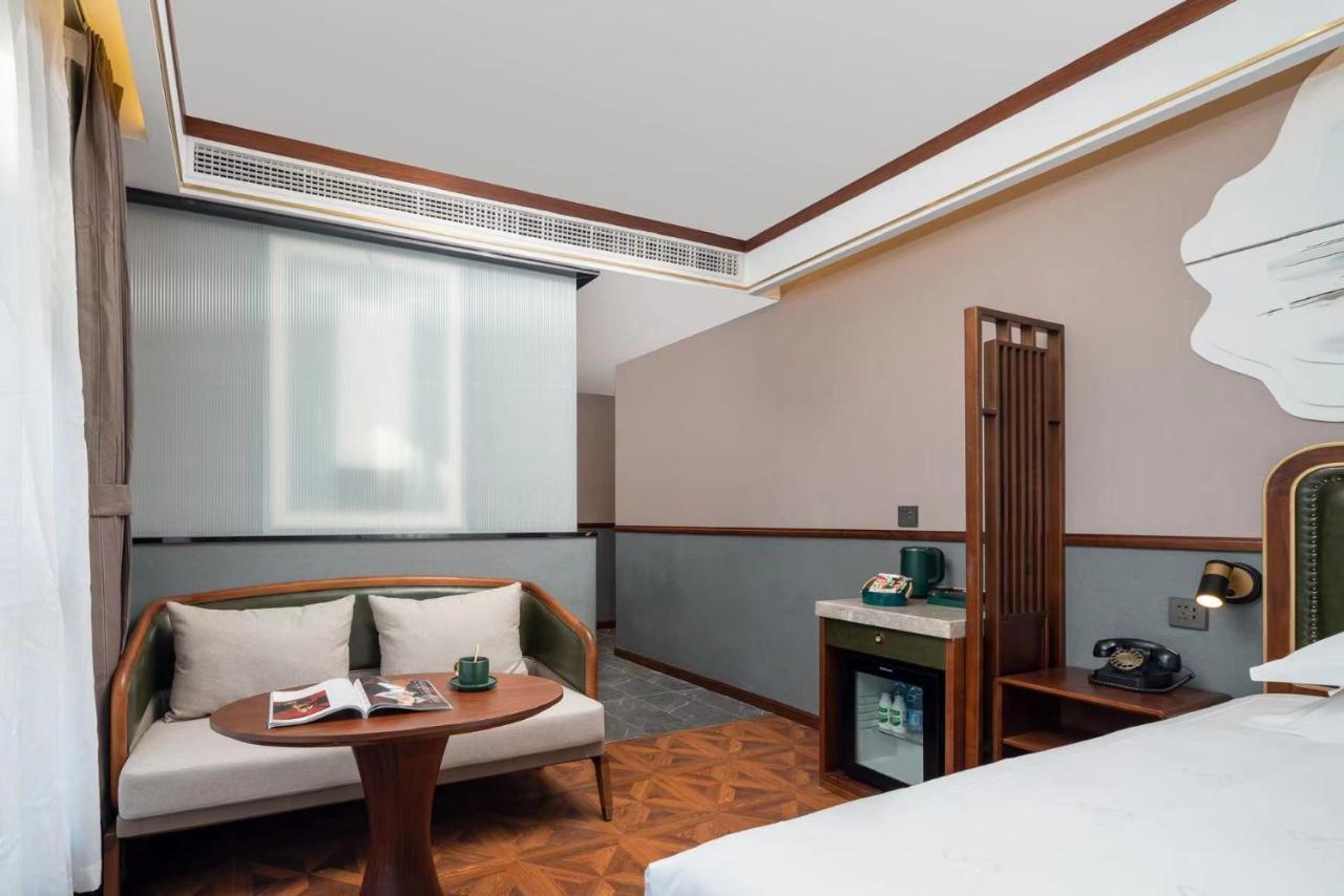 Hotel Nostalgia S Near Xidan Financial Street-central Conservatory Of Music, Tian'anmen Square, The Capital Museum, 10 Minutes Away From West Railway Station, Free Ice Cream, Coffee And Laundry Service 4*