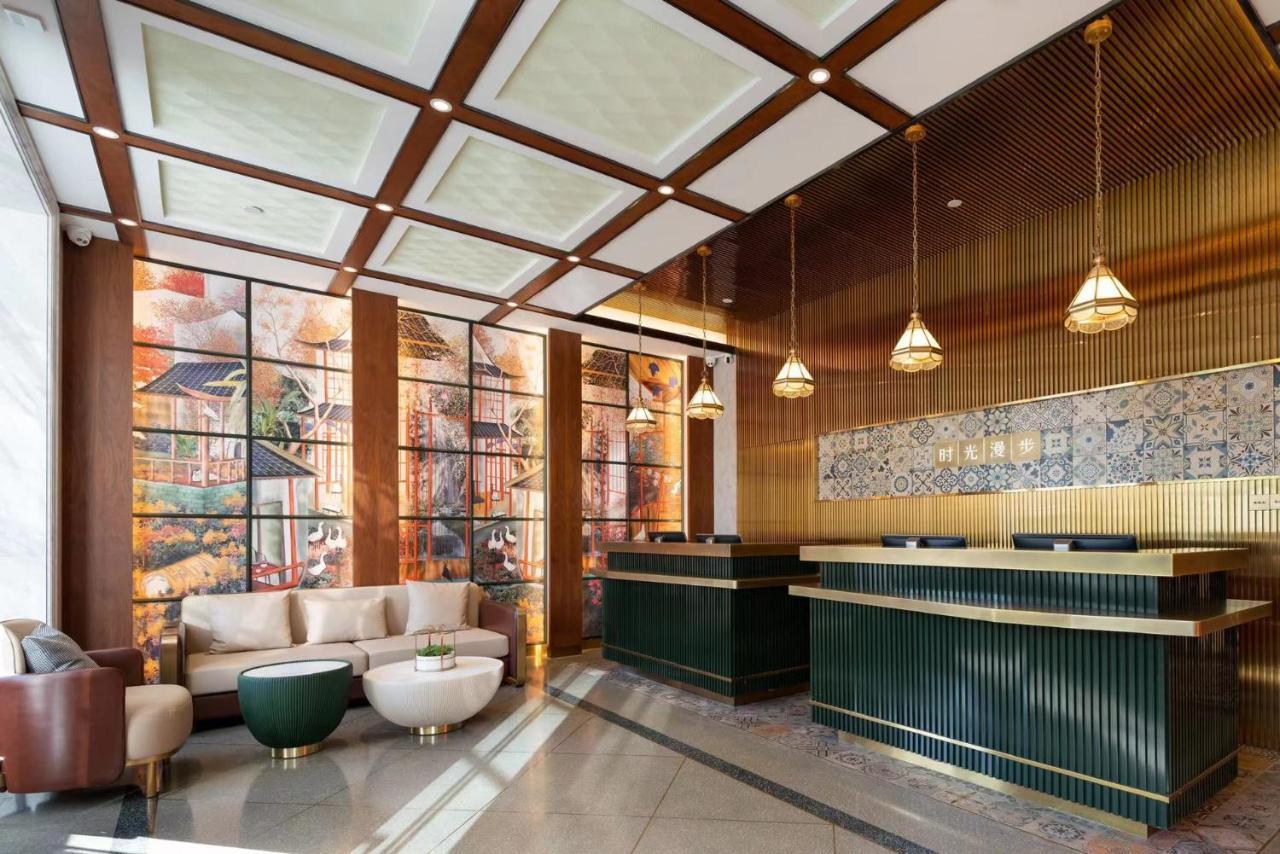 Nostalgia S Near Xidan Financial Street-central Conservatory Of Music, Tian'anmen Square, The Capital Museum, 10 Minutes Away From West Railway Station, Free Ice Cream, Coffee And Laundry Service Hotel 4*
