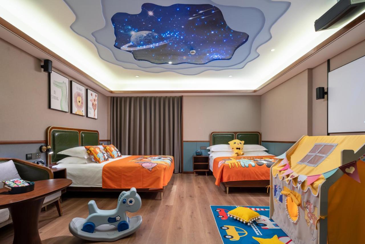 Nostalgia S Near Xidan Financial Street-central Conservatory Of Music, Tian'anmen Square, The Capital Museum, 10 Minutes Away From West Railway Station, Free Ice Cream, Coffee And Laundry Service 4* Beijing