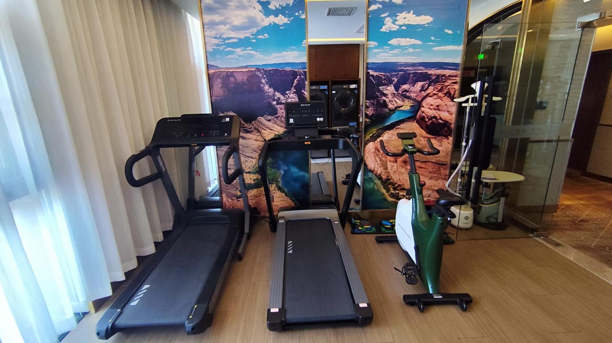 Time Traveller Boutique - Near Xidan Financial Street, Conservatory Of Music, Tian'anmen Square, The Capital Museum, 10 Minutes Away From West Railway Station, Free Ice Cream, Coffee And Laundry Service, Free Gym Beijing